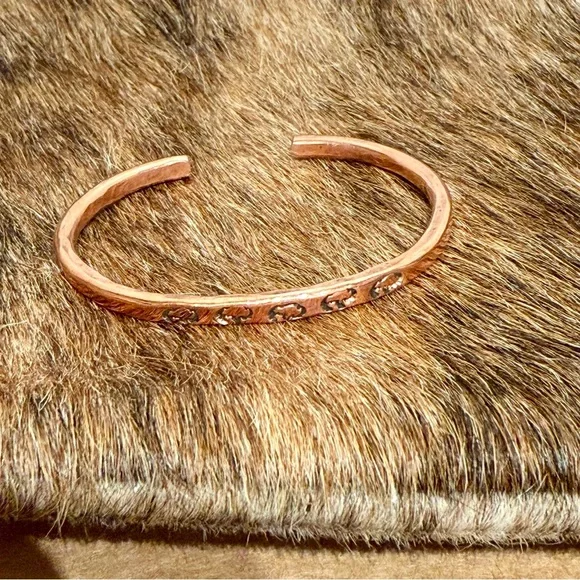 Elegant Shirley Plummer Copper Bracelet - Picture 4 of 6